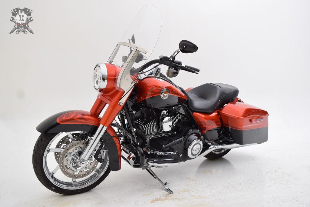 2014 Harley-Davidson FLHRSE - CVO Road King motorcycle