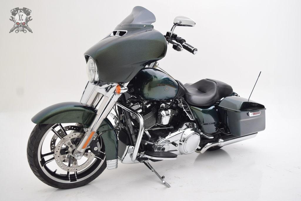 2018 Harley-Davidson FLHX - Street Glide
